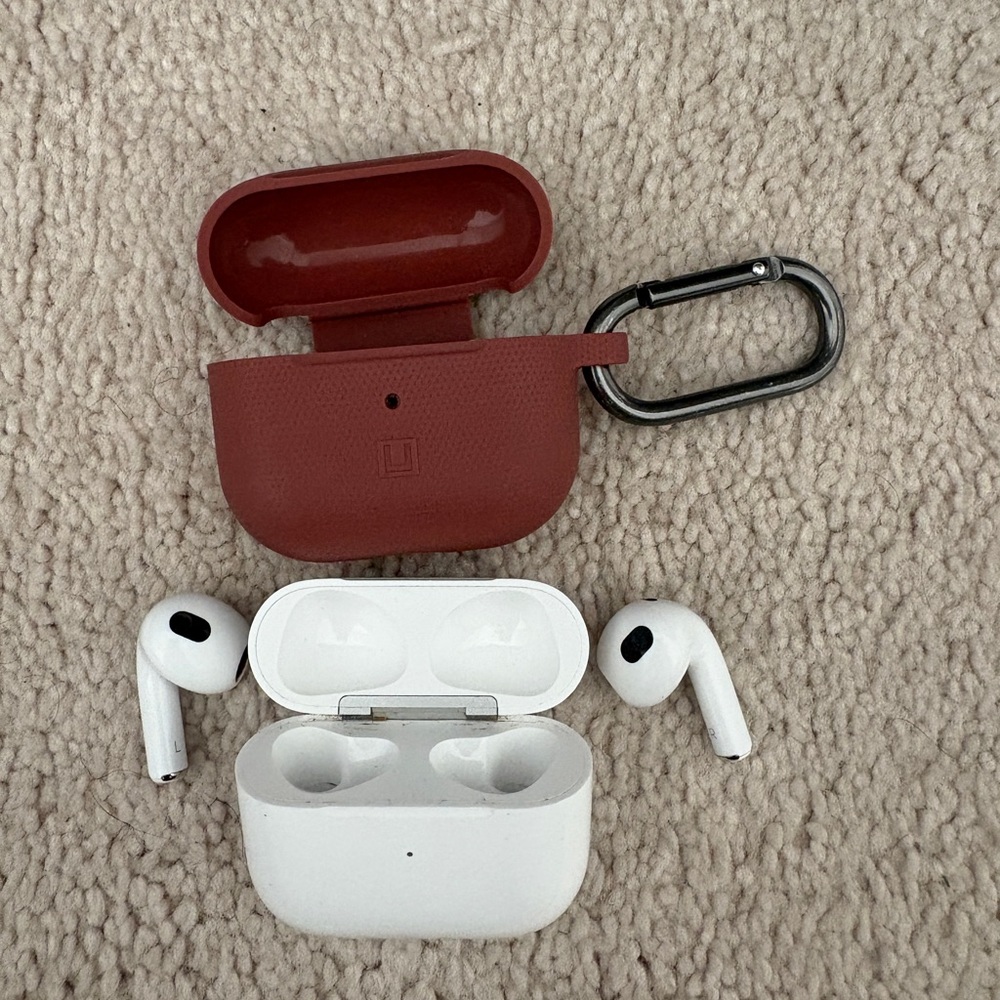 🎧 Apple AirPods (3rd Generation) – Model A2564 – with case, Excellent Condition!